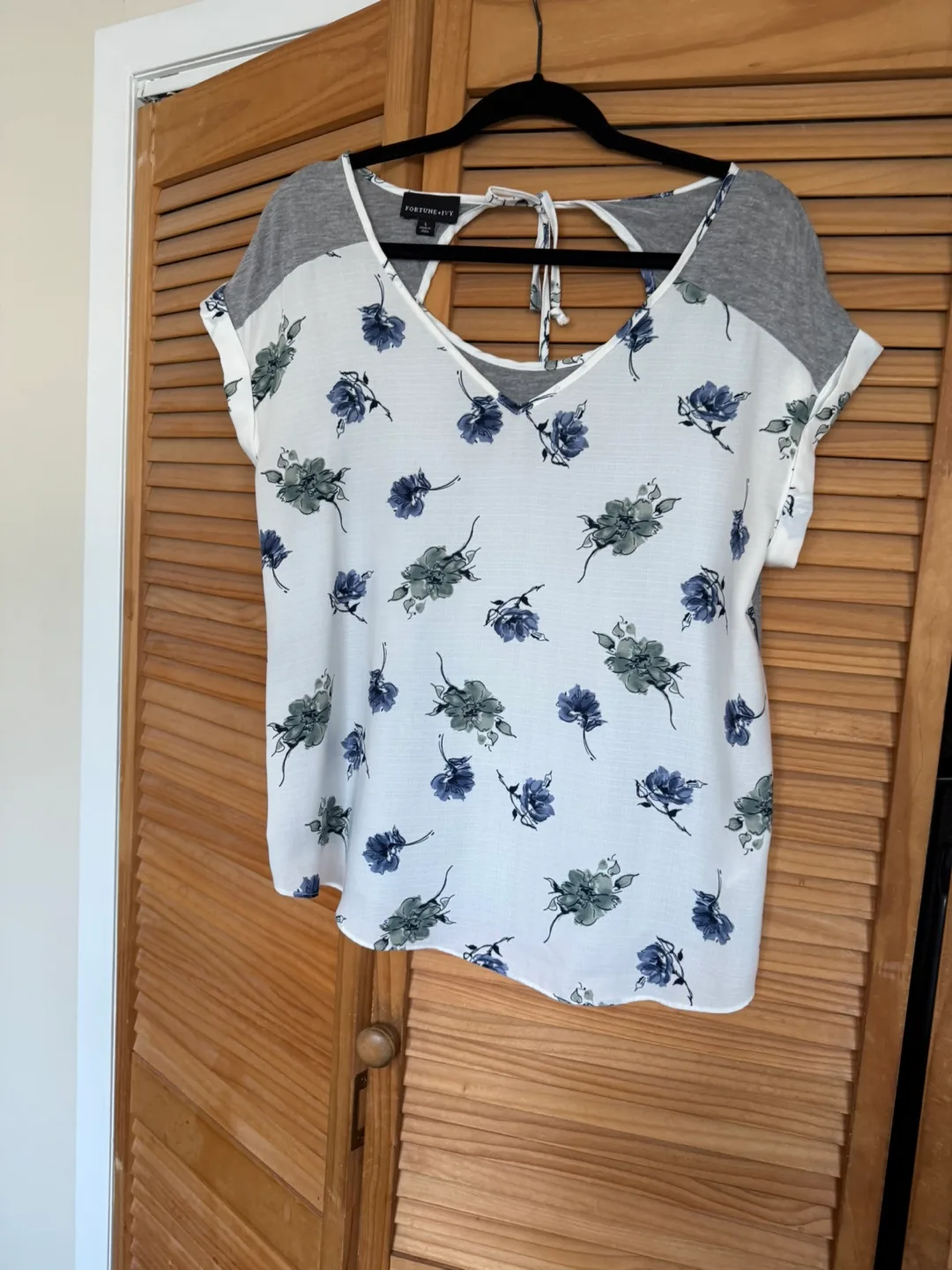 Foxcroft Gray Floral Blouse thumbnail