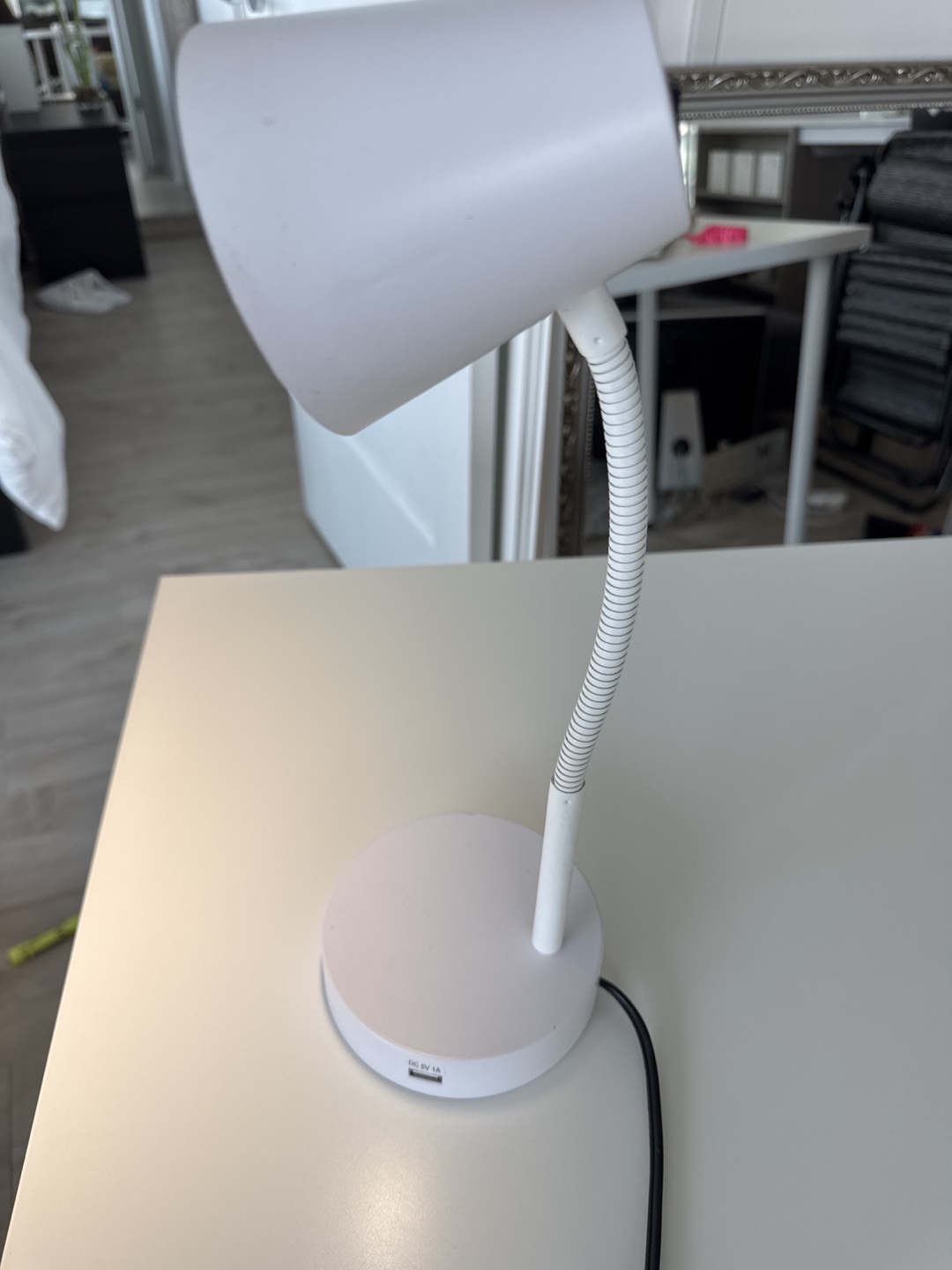 White Gooseneck Desk Lamp - photo 3
