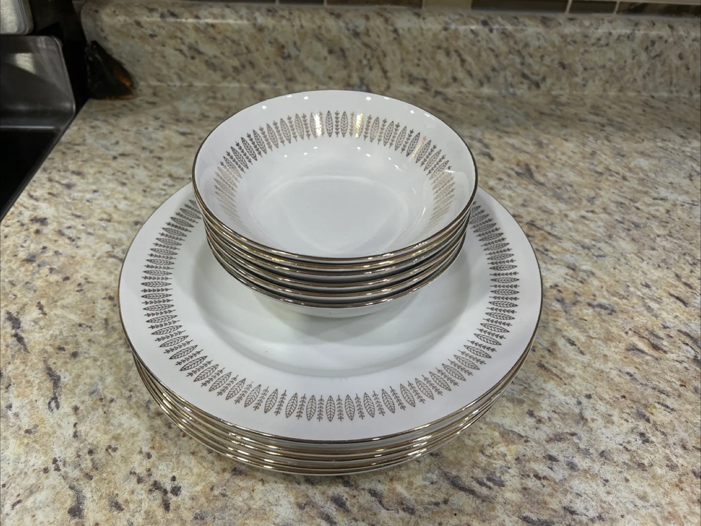 Royal Knight Antique Dinnerware Set image indicator(3)