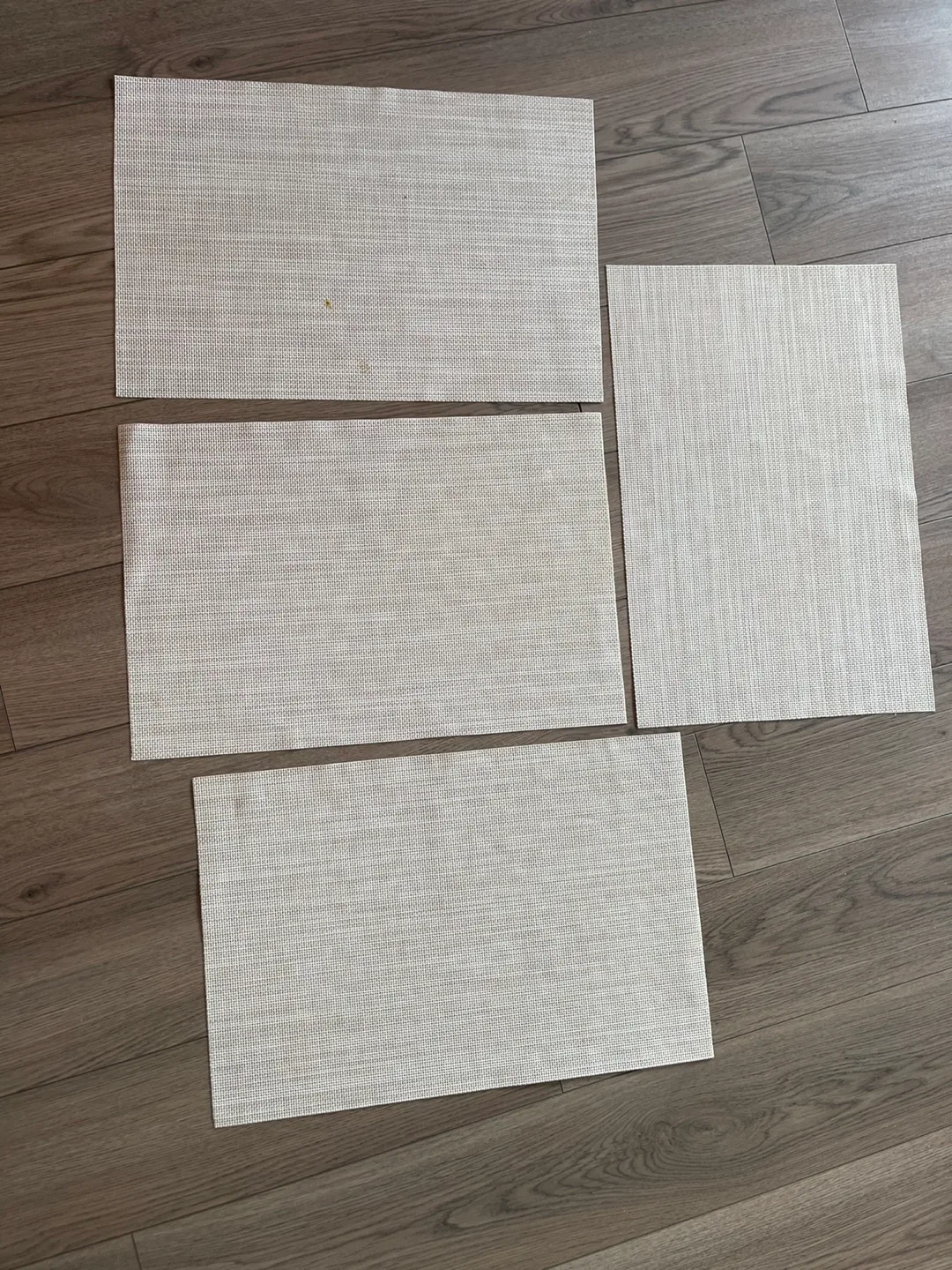 Set of 4 Beige Placemats image indicator(2)