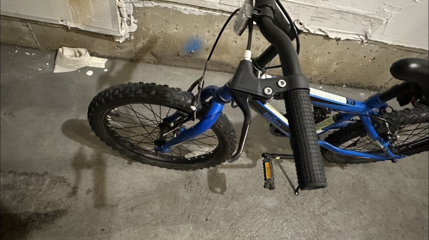 18” Movelo Blue Kids' Bike - Great Condition! - photo 2