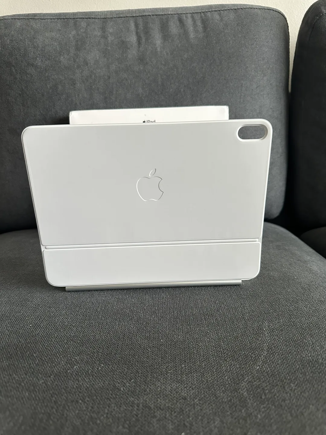 Apple iPad Magic Keyboard iPad Air 11 (M2 and M3) - White image indicator(4)