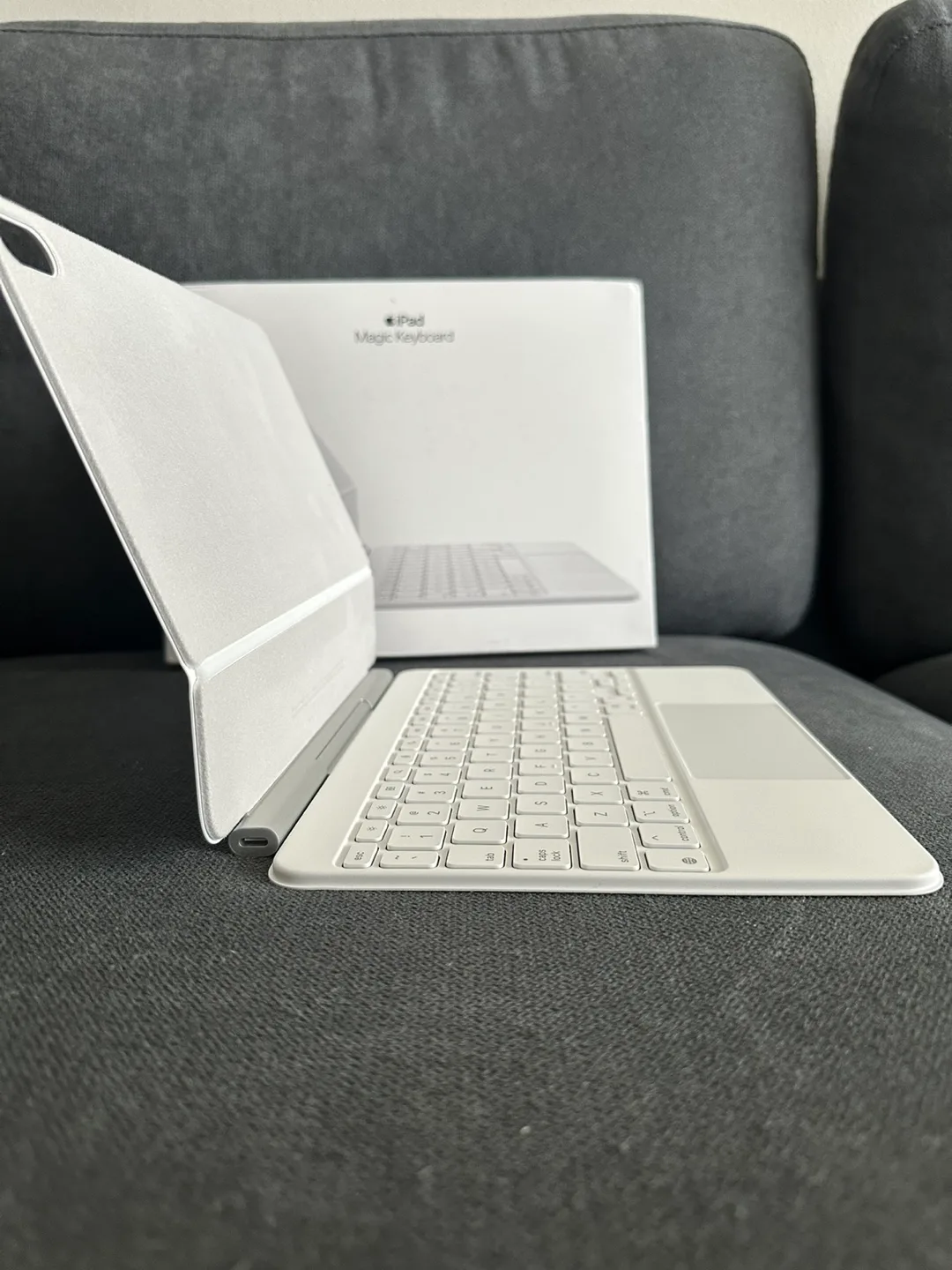 Apple iPad Magic Keyboard iPad Air 11 (M2 and M3) - White image indicator(5)