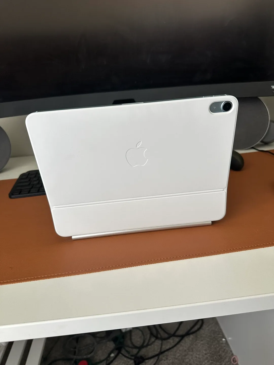 Apple iPad Magic Keyboard iPad Air 11 (M2 and M3) - White image indicator(7)