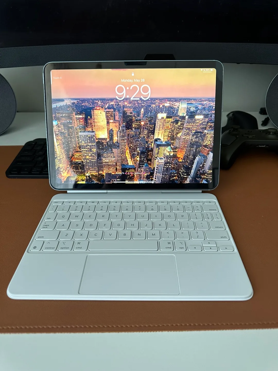 Apple iPad Magic Keyboard iPad Air 11 (M2 and M3) - White image indicator(8)