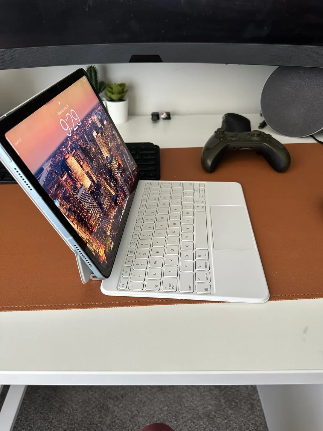 Apple iPad Magic Keyboard iPad Air 11 (M2 and M3) - White image indicator(9)