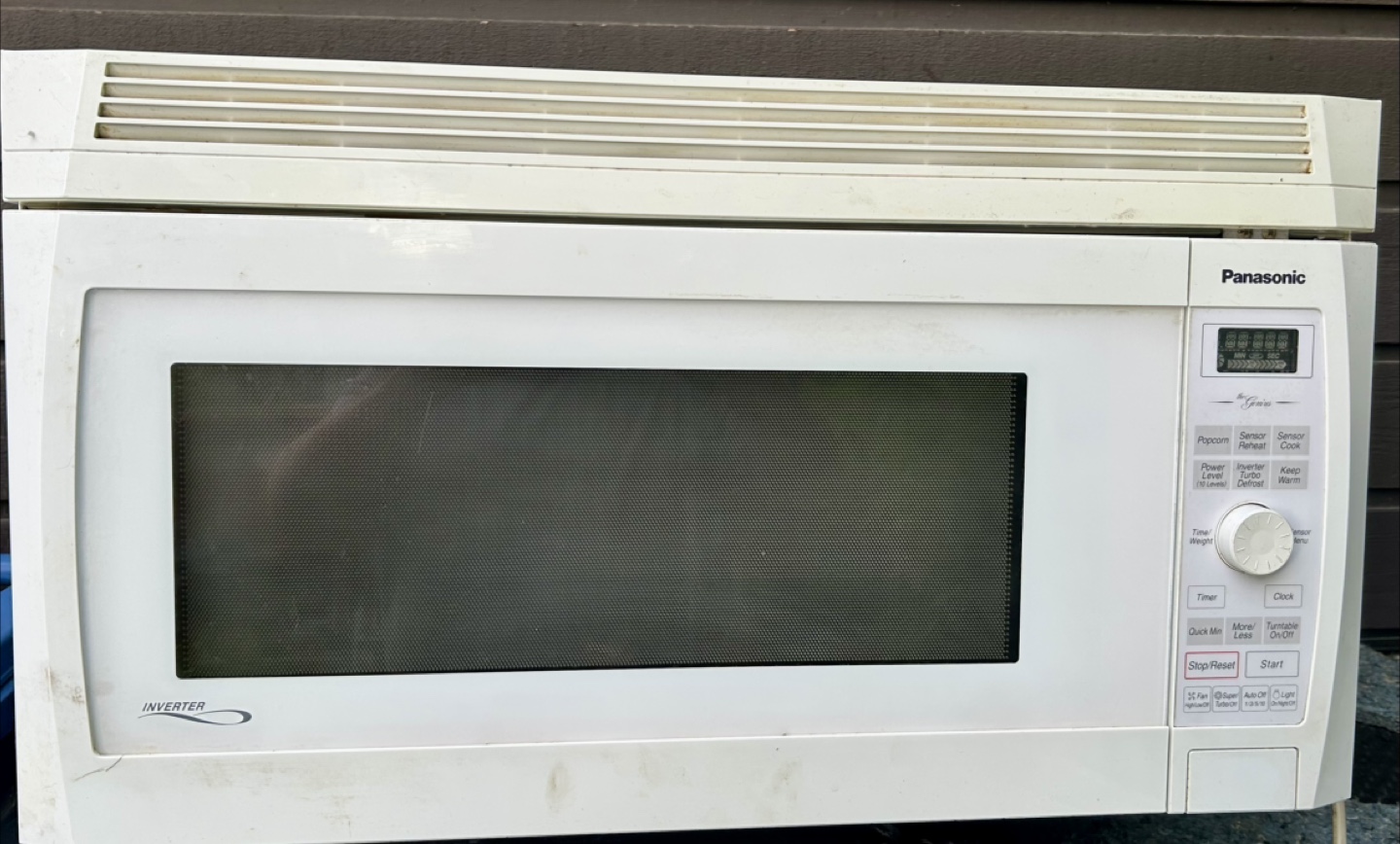 White Whirlpool Stove & Panasonic Microwave - photo 2