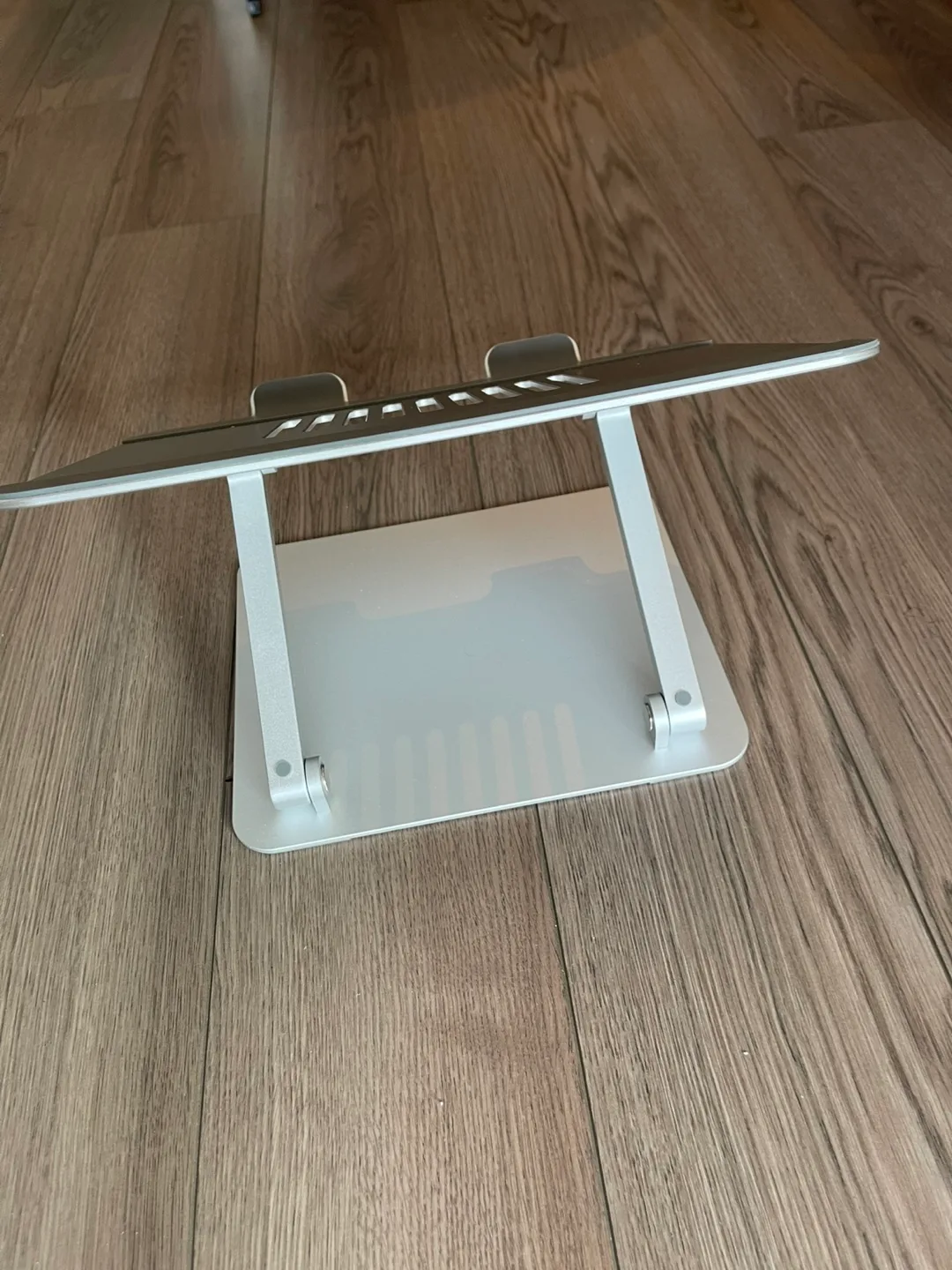 Adjustable Laptop Stand - Silver image indicator(2)
