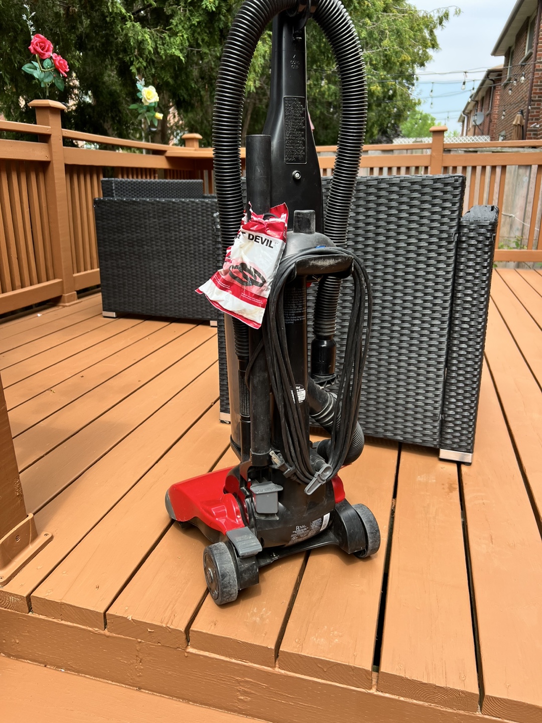 Dirt Devil Featherlite Bagless Upright Vacuum - photo 3