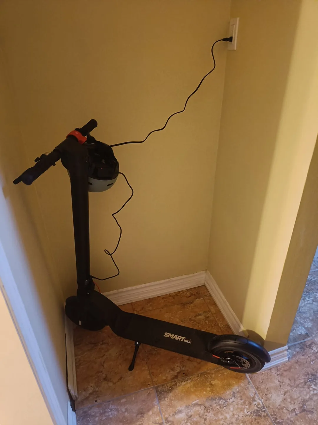 Electric Scooter + Helmet + Lock + Tire Pump image indicator(2)