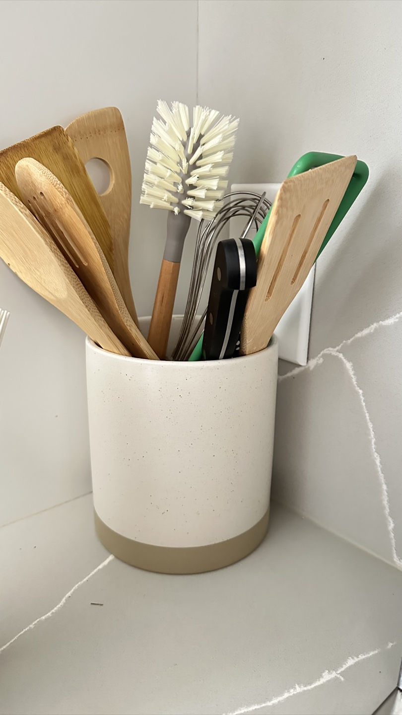 Kitchen tools + holder + henckles knife + Tupperware
