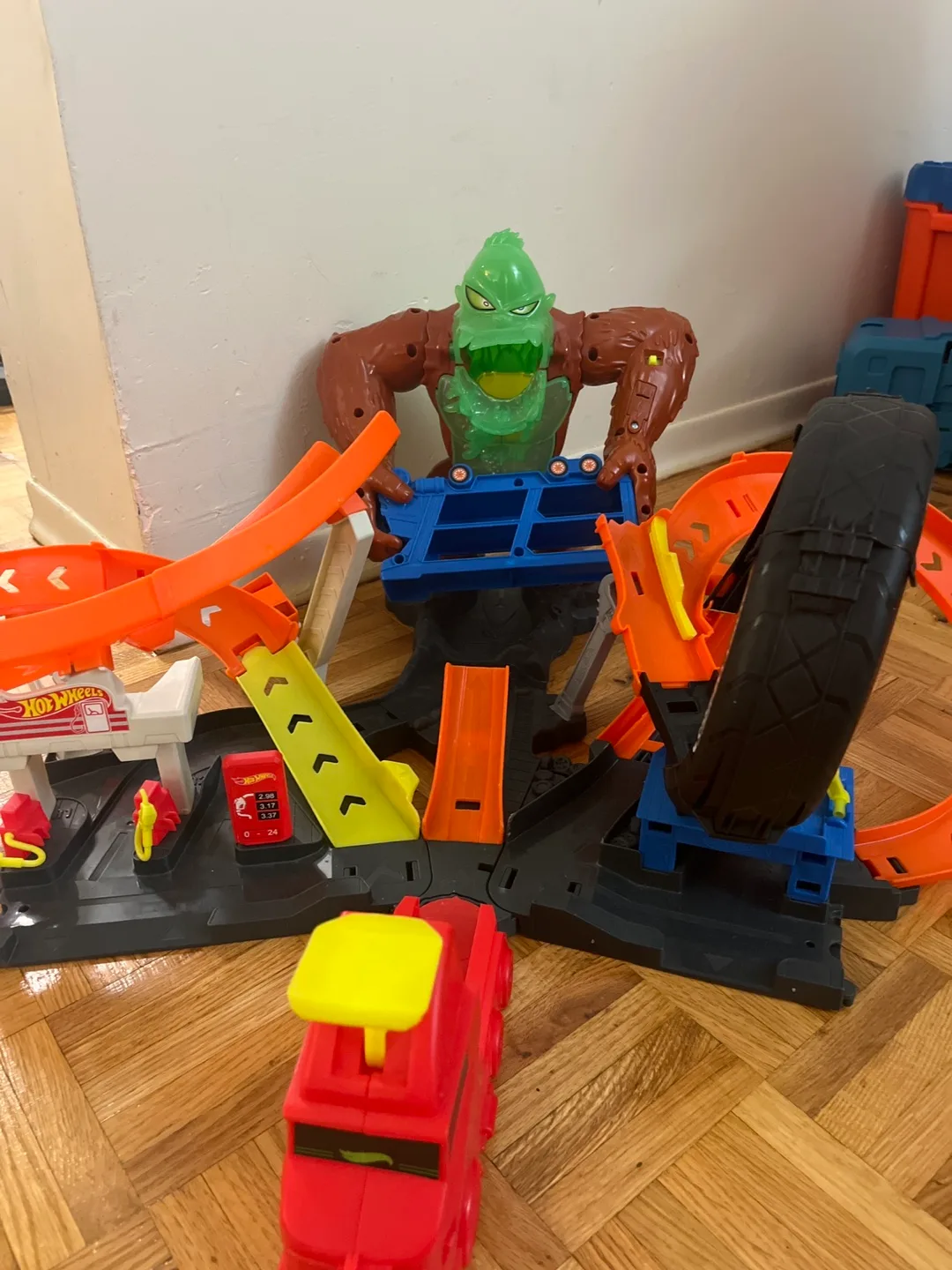Hot Wheels Toxic Gorilla Attack track thumbnail