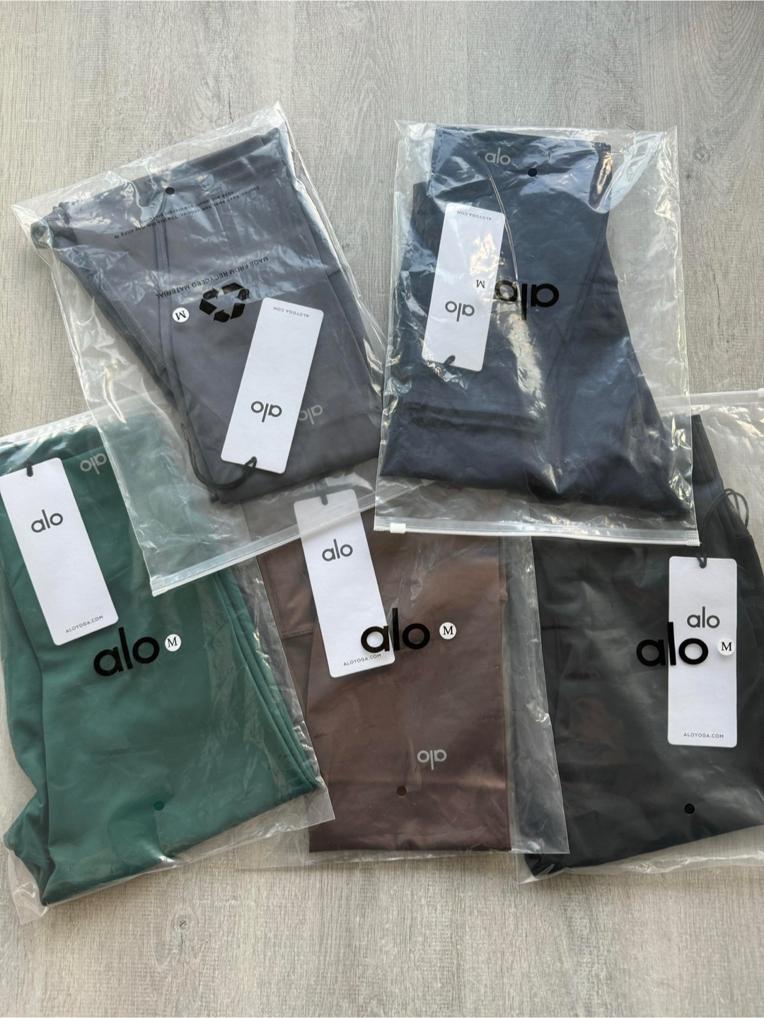 ALO Yoga High-Waist Airlift Leggings - photo 2