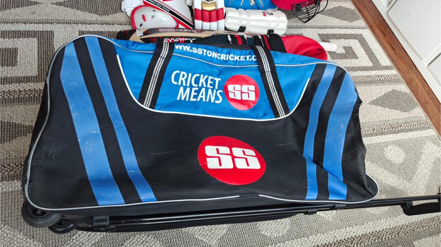 SS Cricket Kit Bag & Gear and Bat - photo 3