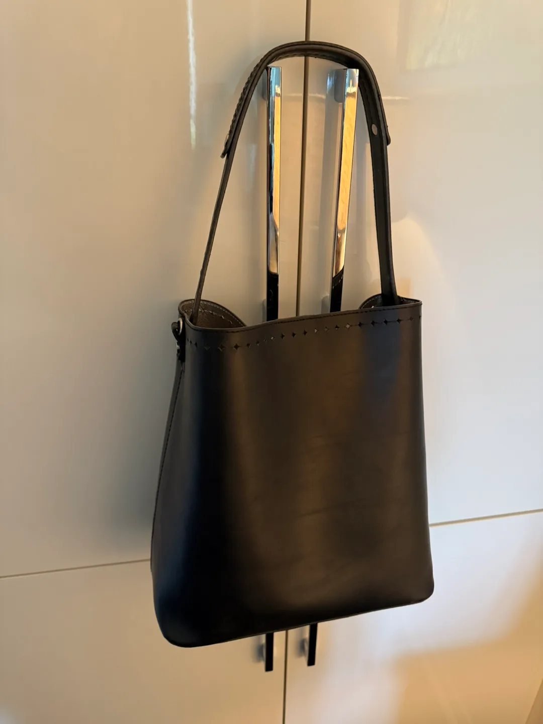 ANNABEL INGALL Black Leather Tote Bag image indicator(4)
