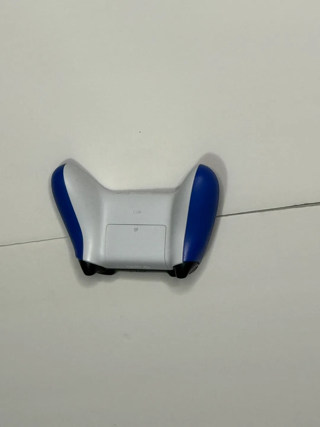 Blue Xbox Wireless Controller image indicator(2)
