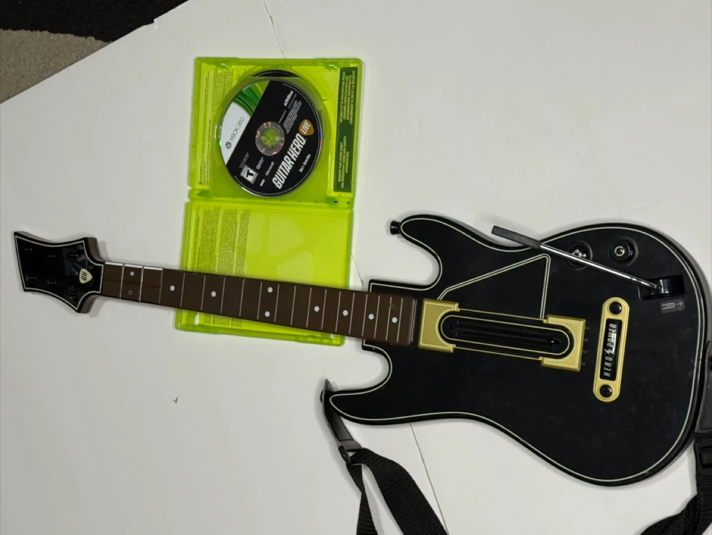 Guitar Hero Live Guitar + Game (Xbox 360) image indicator(3)