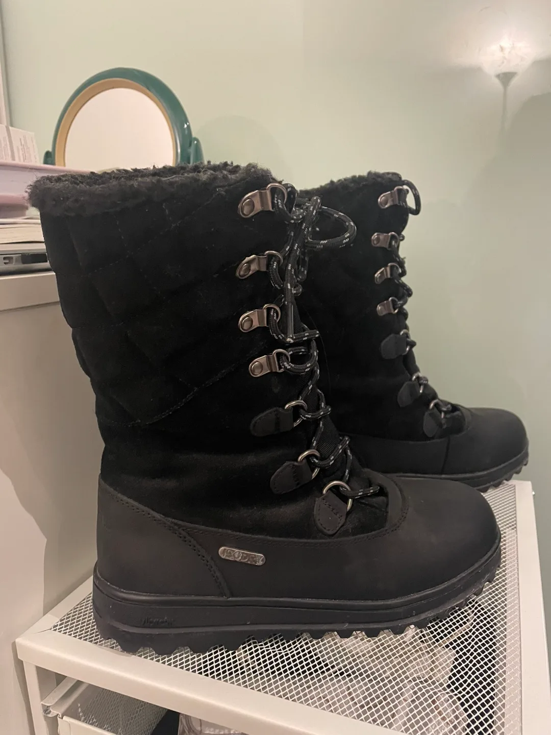 Warm winter boots thumbnail