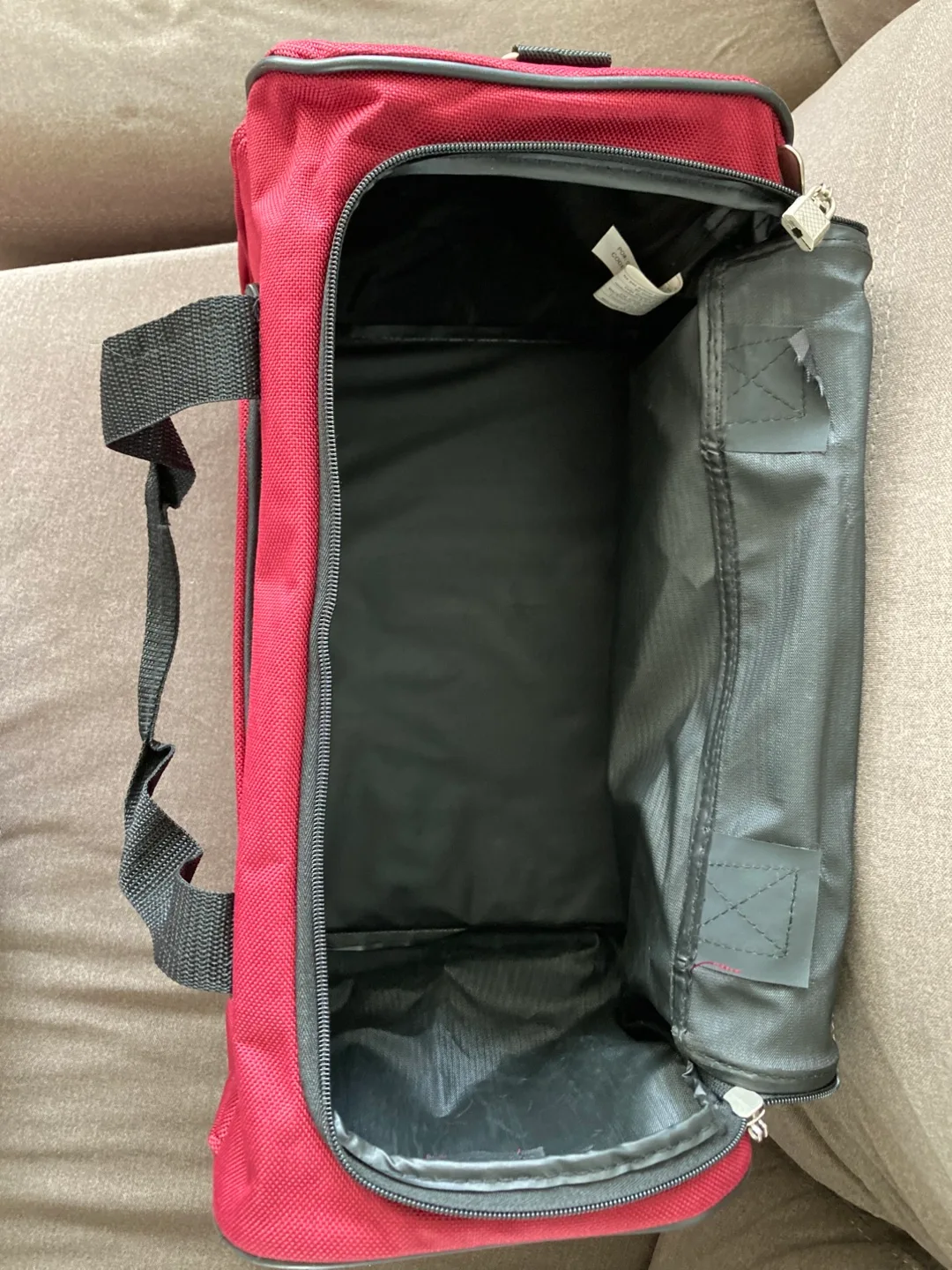 Cambridge Carry-On Luggage Bag image indicator(3)