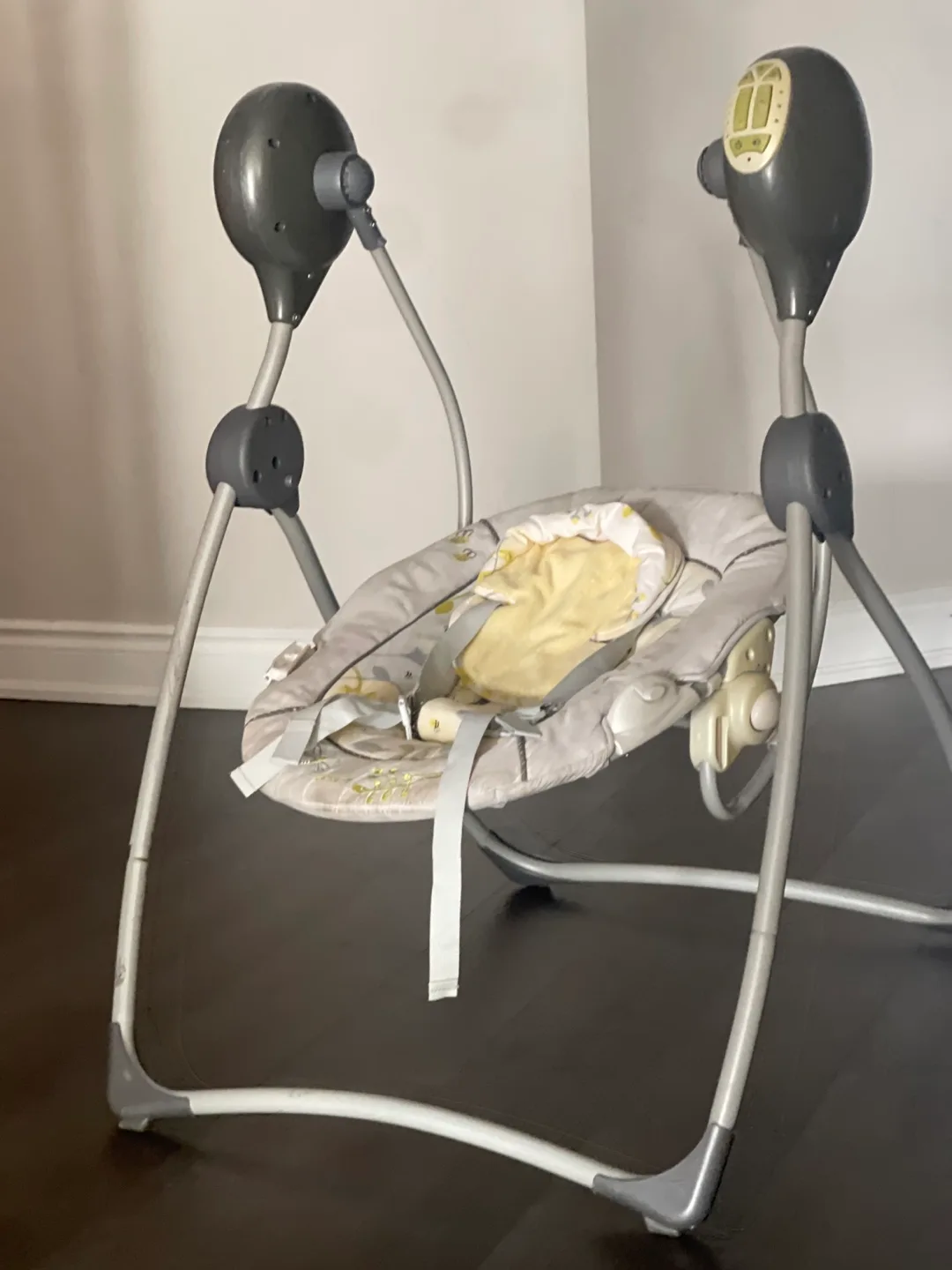 Baby Swing thumbnail