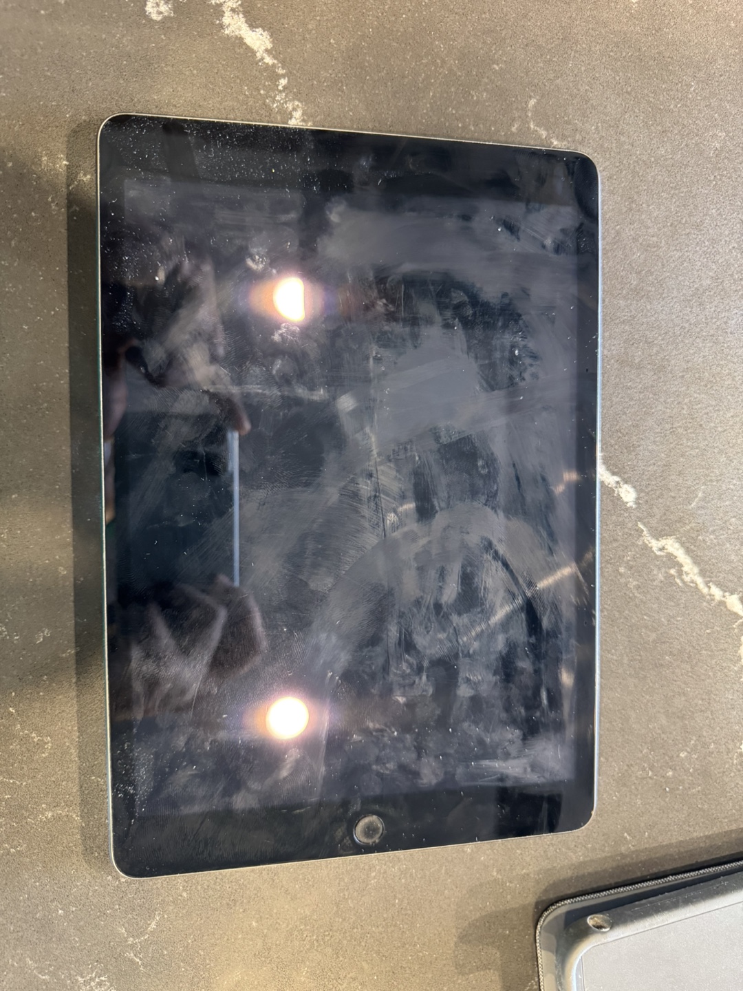 Apple iPad - photo 3
