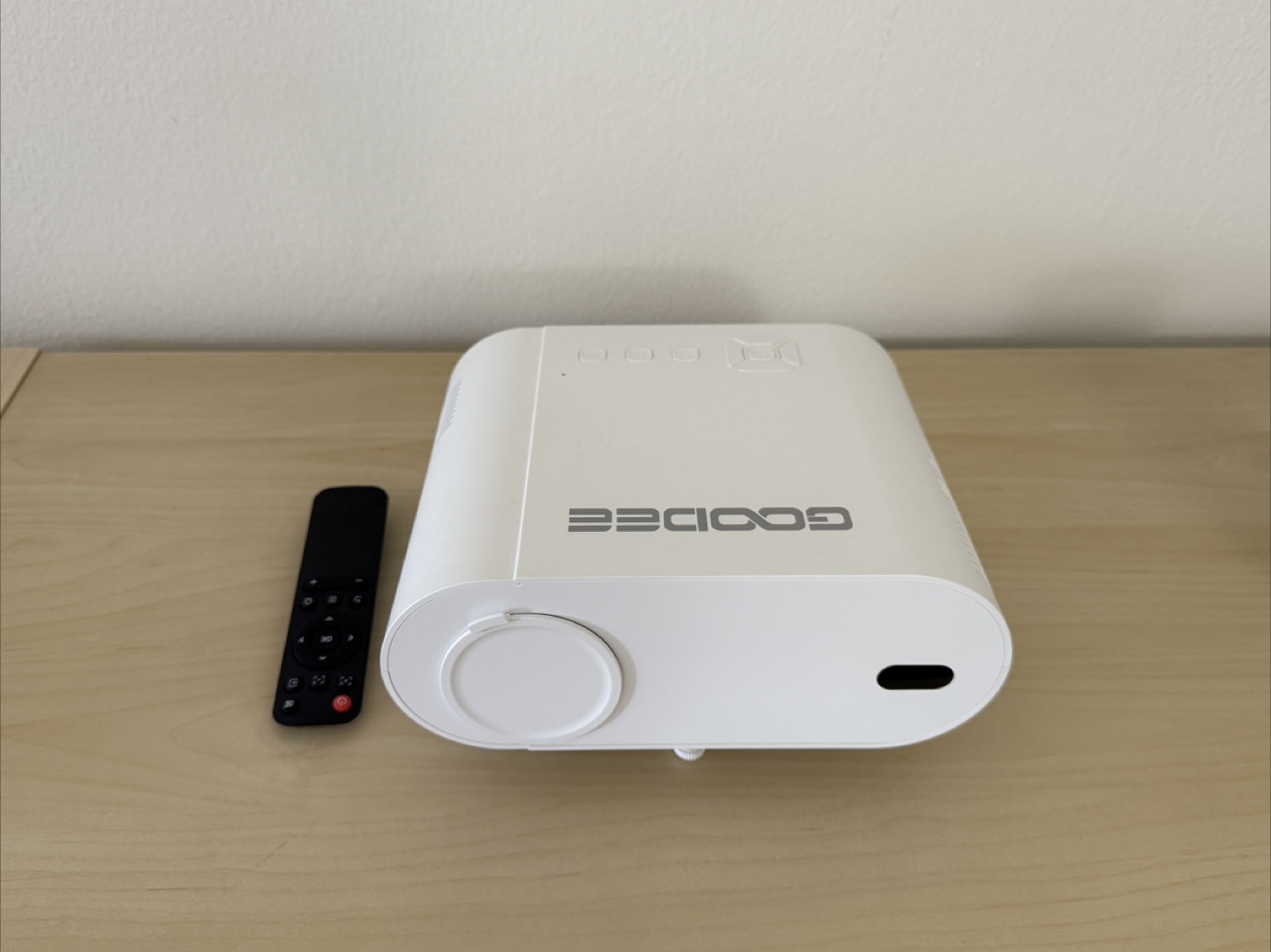 GooDee Projector with accessories