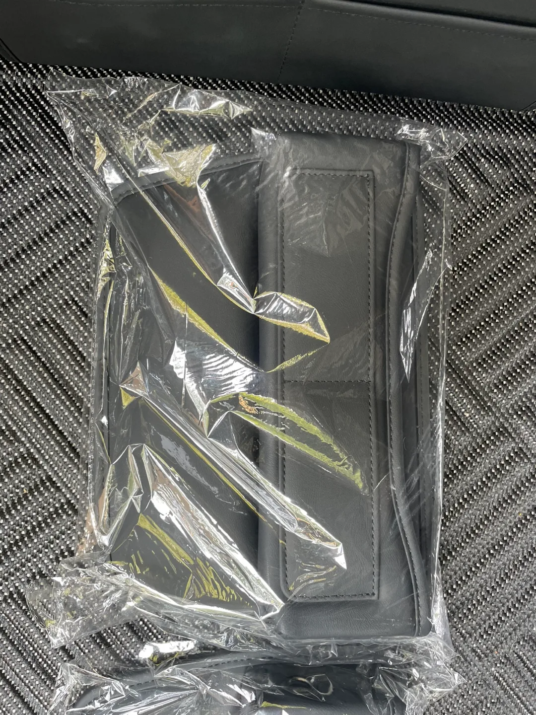 2 pcs. Black Leather Car Seat Gap Filler - New image indicator(4)