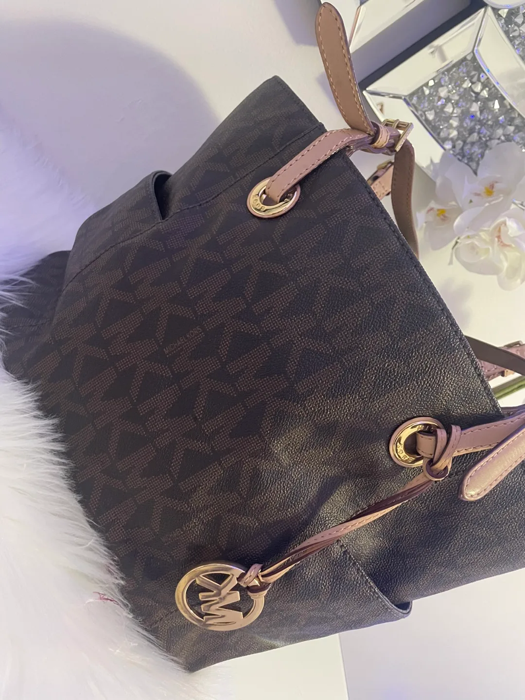 Michael Kors Tote Bag image indicator(2)