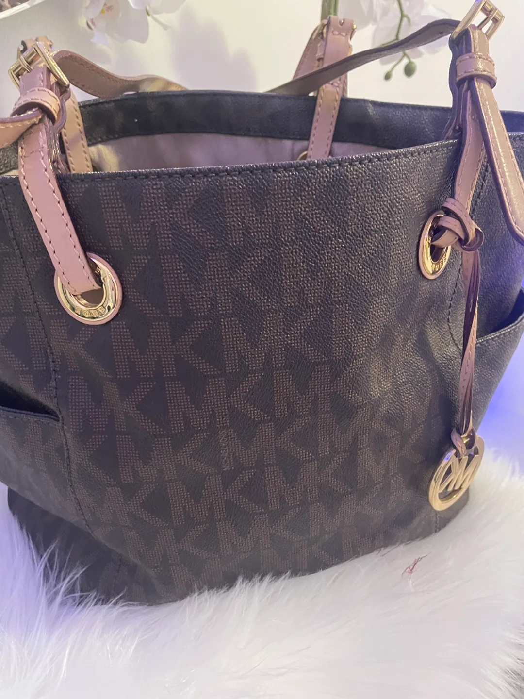 Michael Kors Tote Bag image indicator(6)