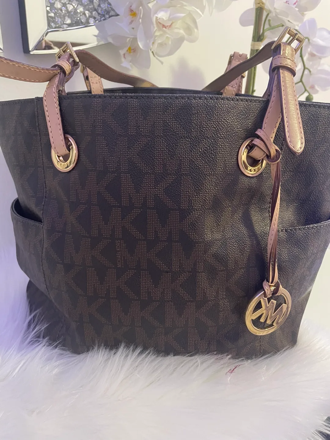 Michael Kors Tote Bag image indicator(4)