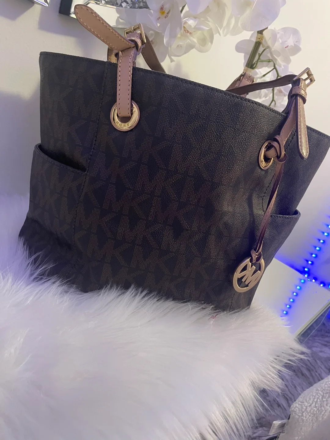 Michael Kors Tote Bag image indicator(5)