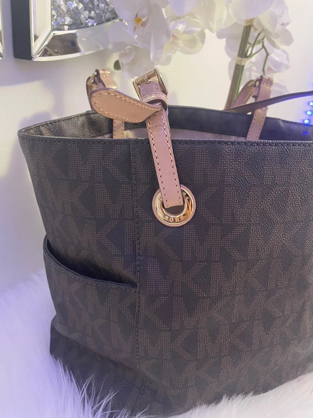 Michael Kors Tote Bag image indicator(7)
