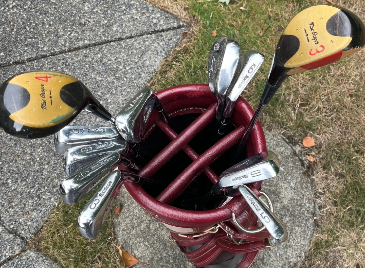 Incomplete set of Golf Club with Bag image indicator(4)