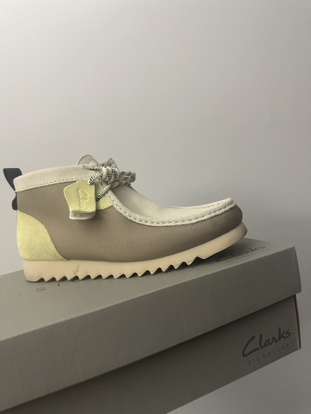 Clarks Wallabee2 Ftre Combi Ecru, Size 10M