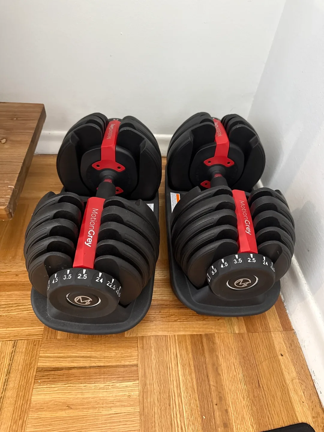 MotionGrey Adjustable Dumbbell Set