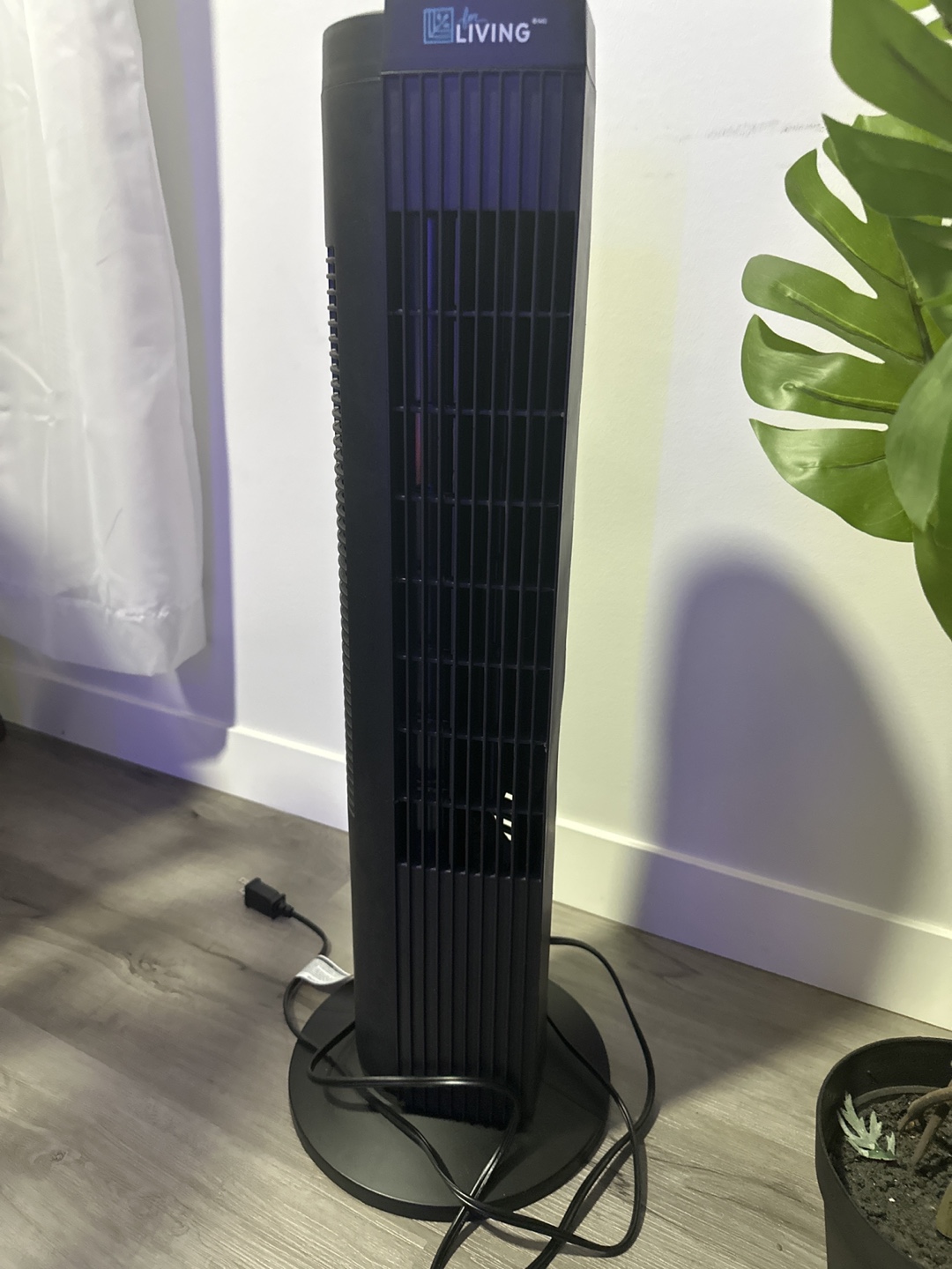 LIVING 840 Tower Fan - Black