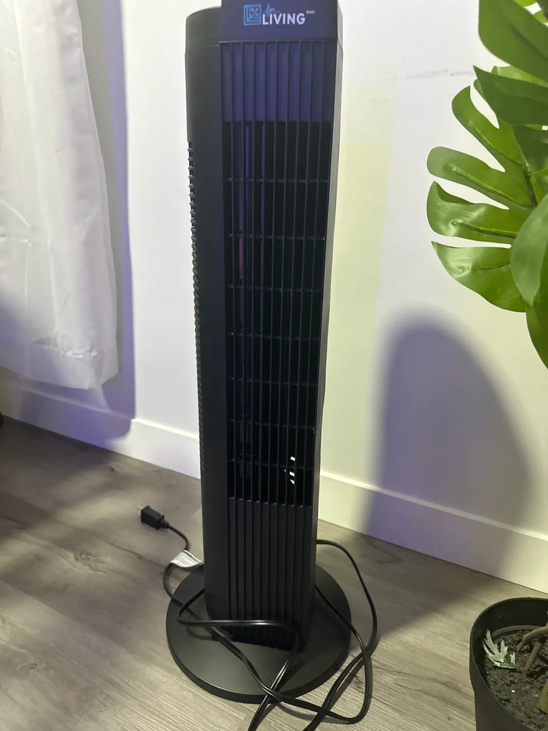LIVING 840 Tower Fan - Black thumbnail