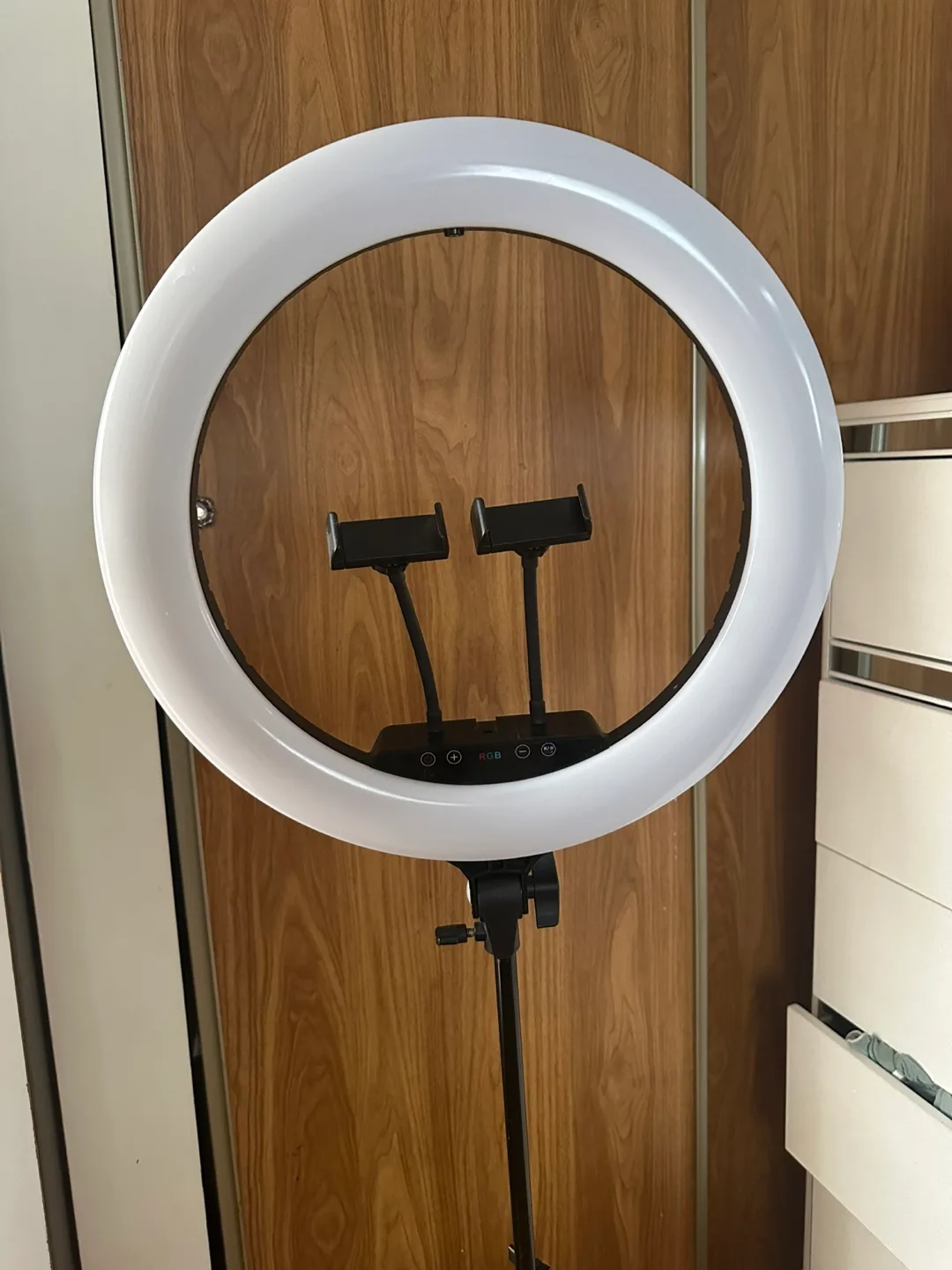 Mobifoto Ring Light with Tripod thumbnail