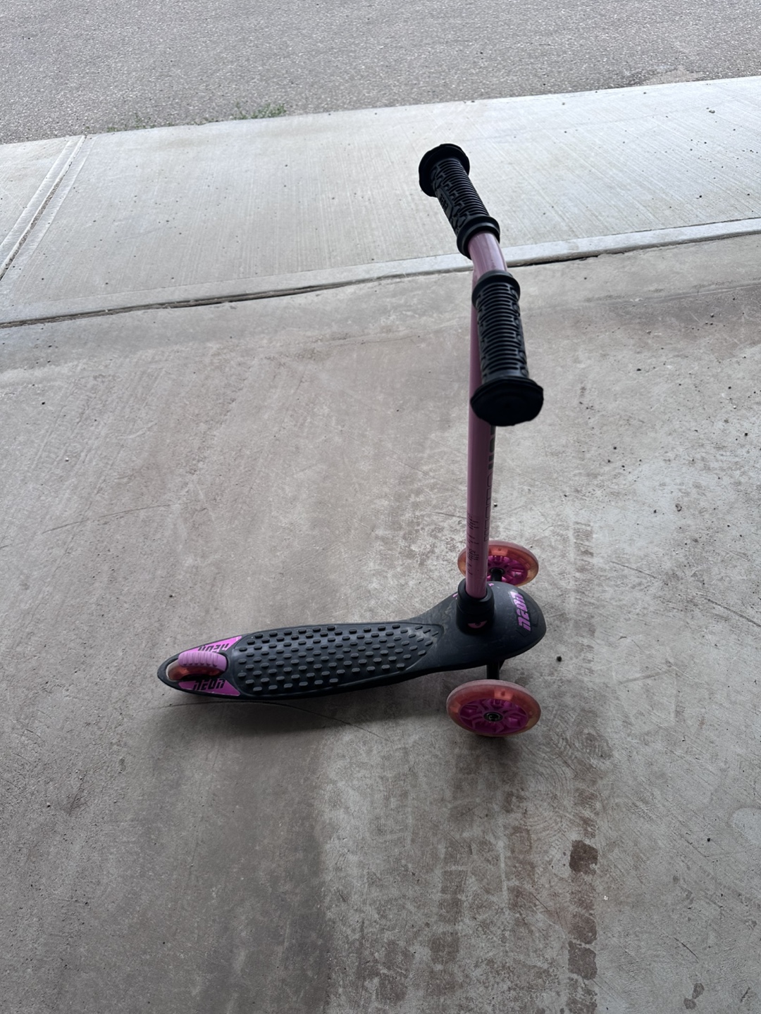 Neon Kids' 3-Wheel Scooter - Pink & Black - photo 2