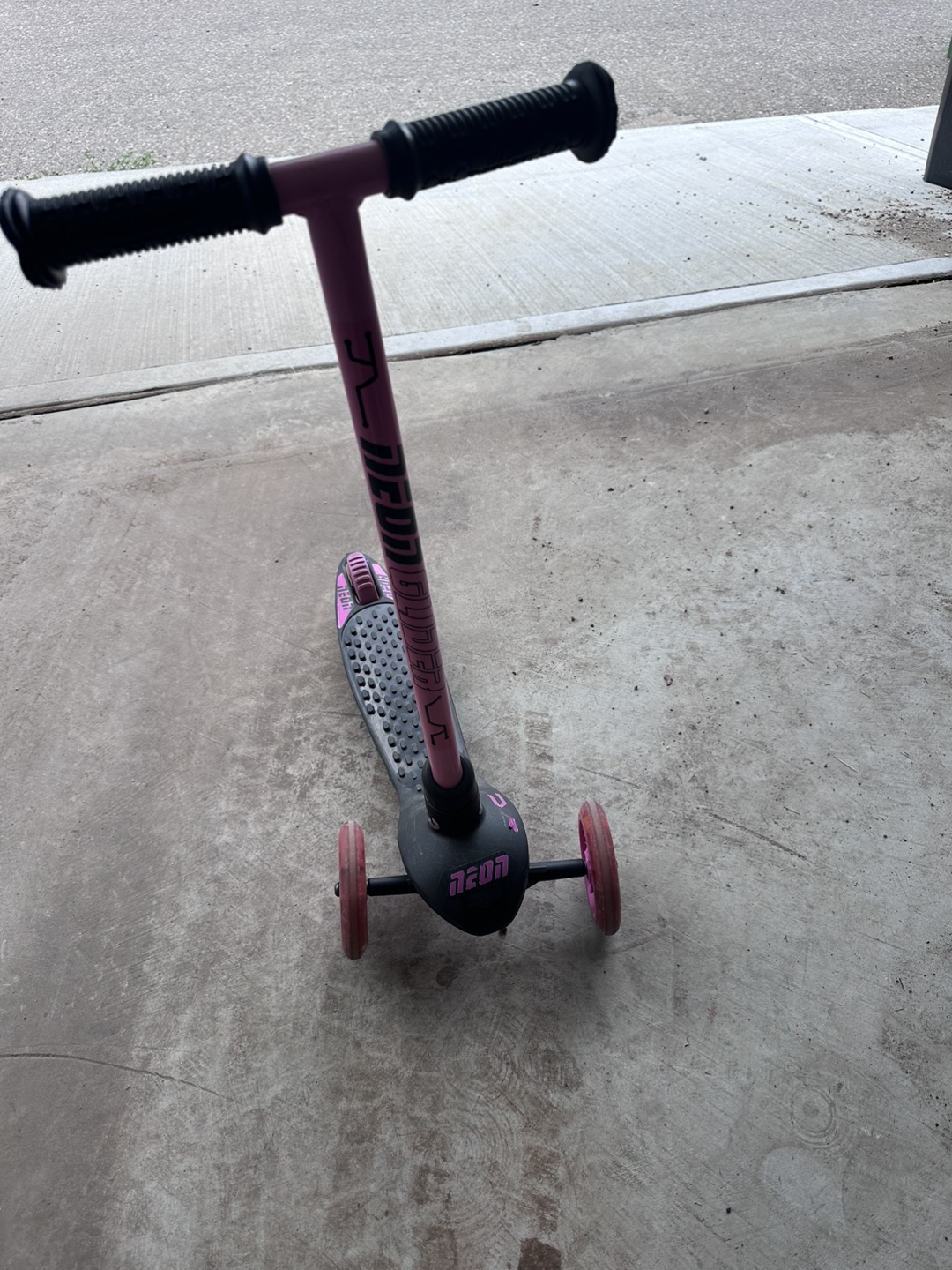 Neon Kids' 3-Wheel Scooter - Pink & Black