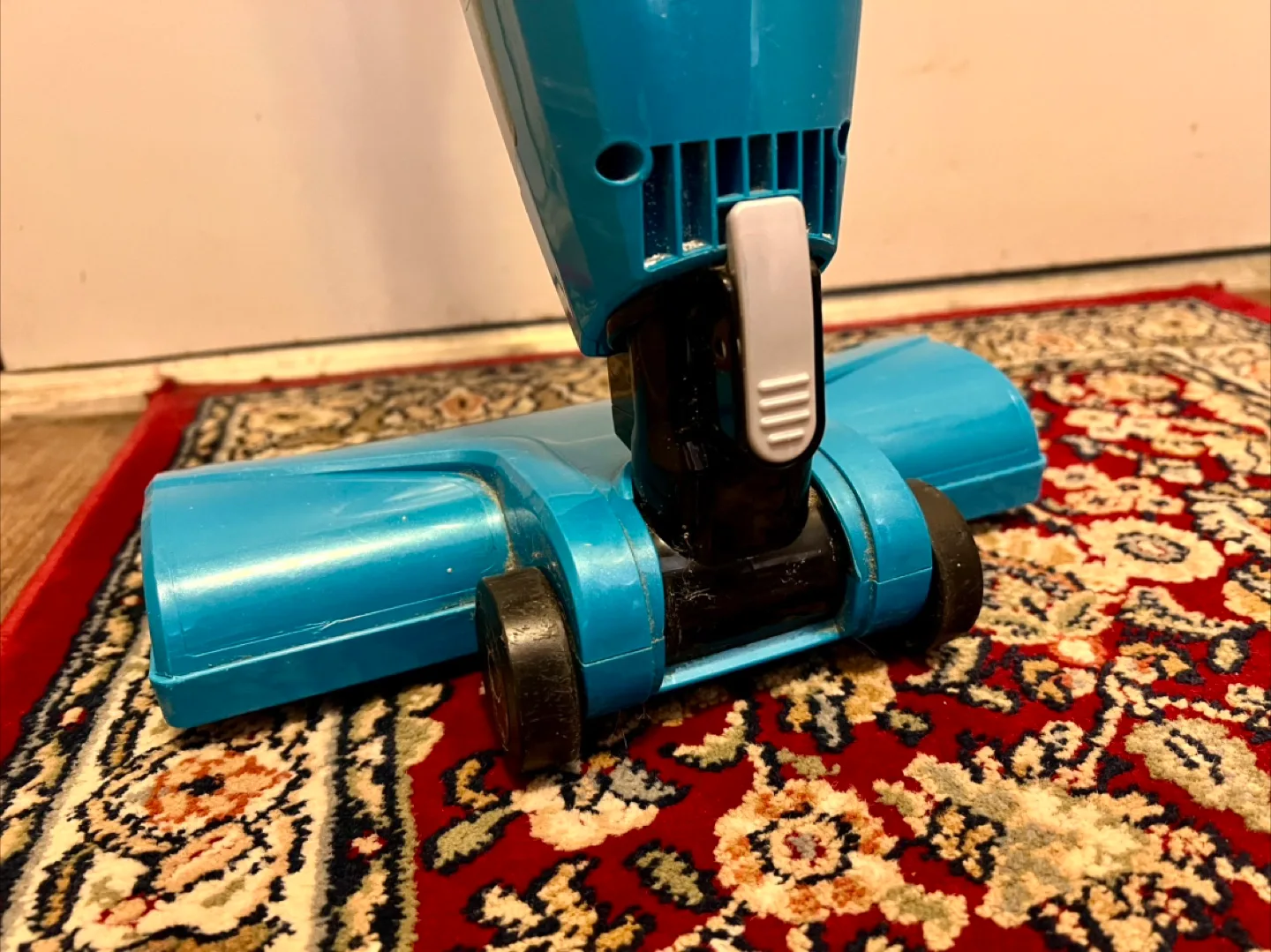 Bissell FeatherWeight Turbo Vacuum - Model 2610E image indicator(4)