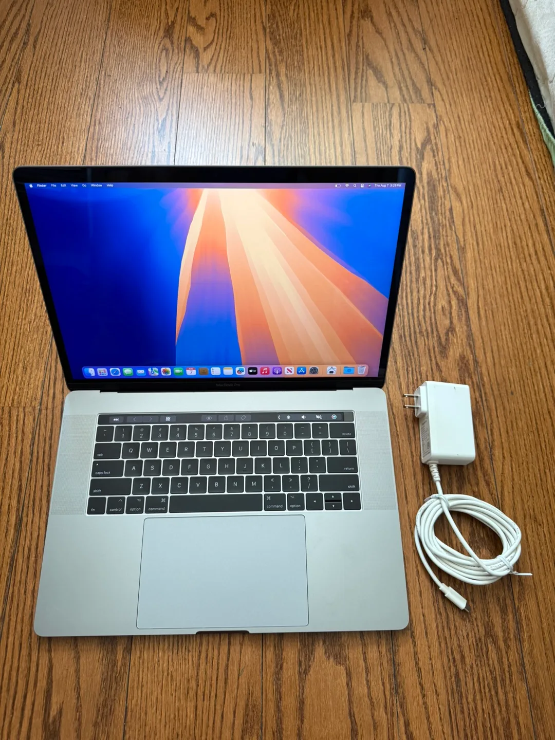 Macbook Pro 15" 2017/16GB RAM/1TB SSD/Sequoia 15.6 thumbnail