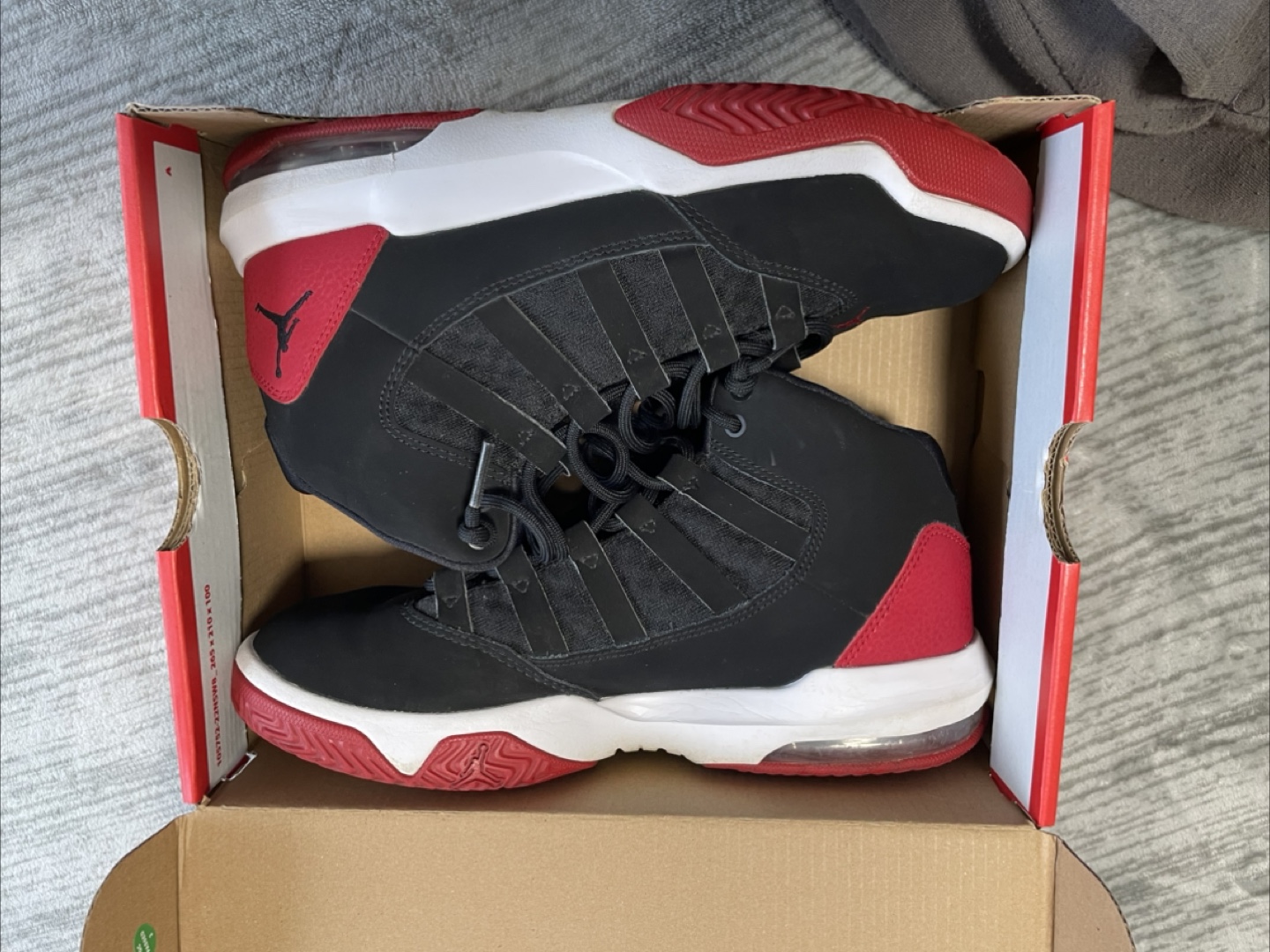Jordan Max Aura 4 Black/Red Youth Size 5.5Y - photo 5