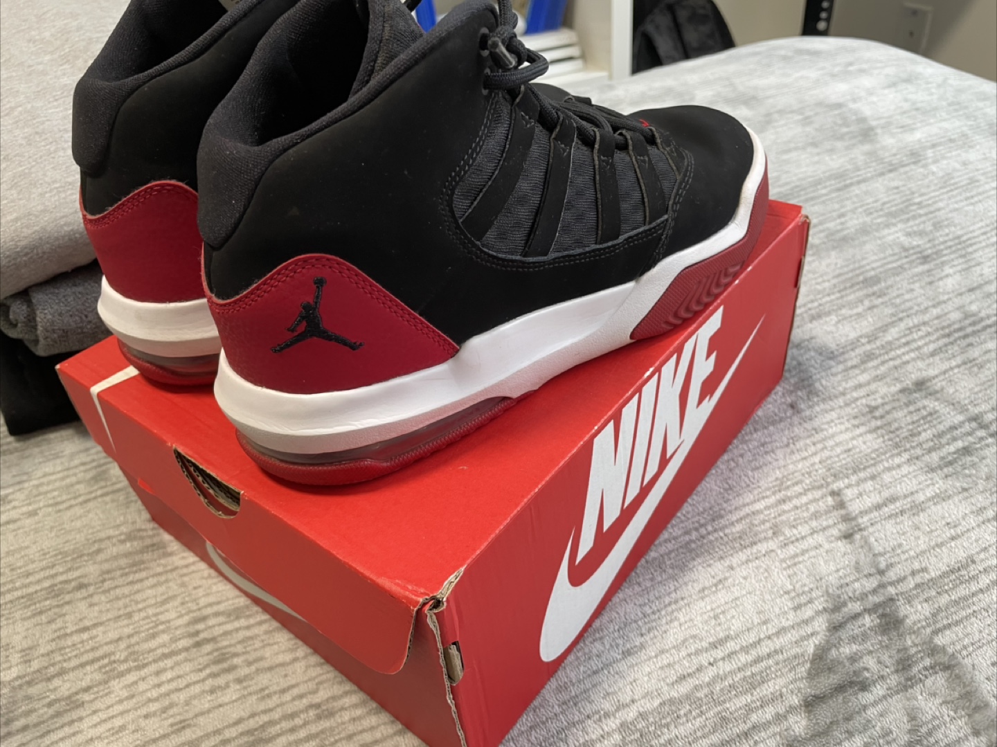 Jordan Max Aura 4 Black/Red Youth Size 5.5Y - photo 2