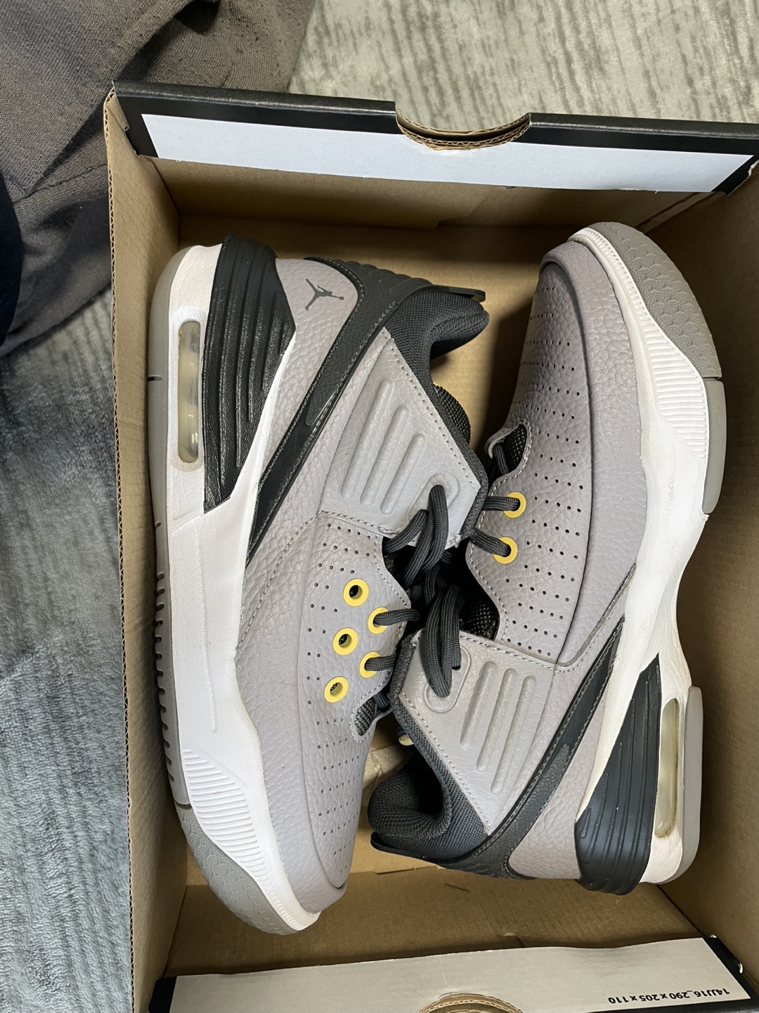 Jordan Max Aura 5 (GS) Cement Grey/Anthracite - Size 5Y - photo 5