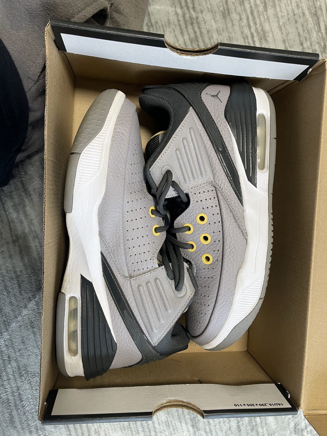 Jordan Max Aura 5 (GS) Cement Grey/Anthracite - Size 5Y - photo 4