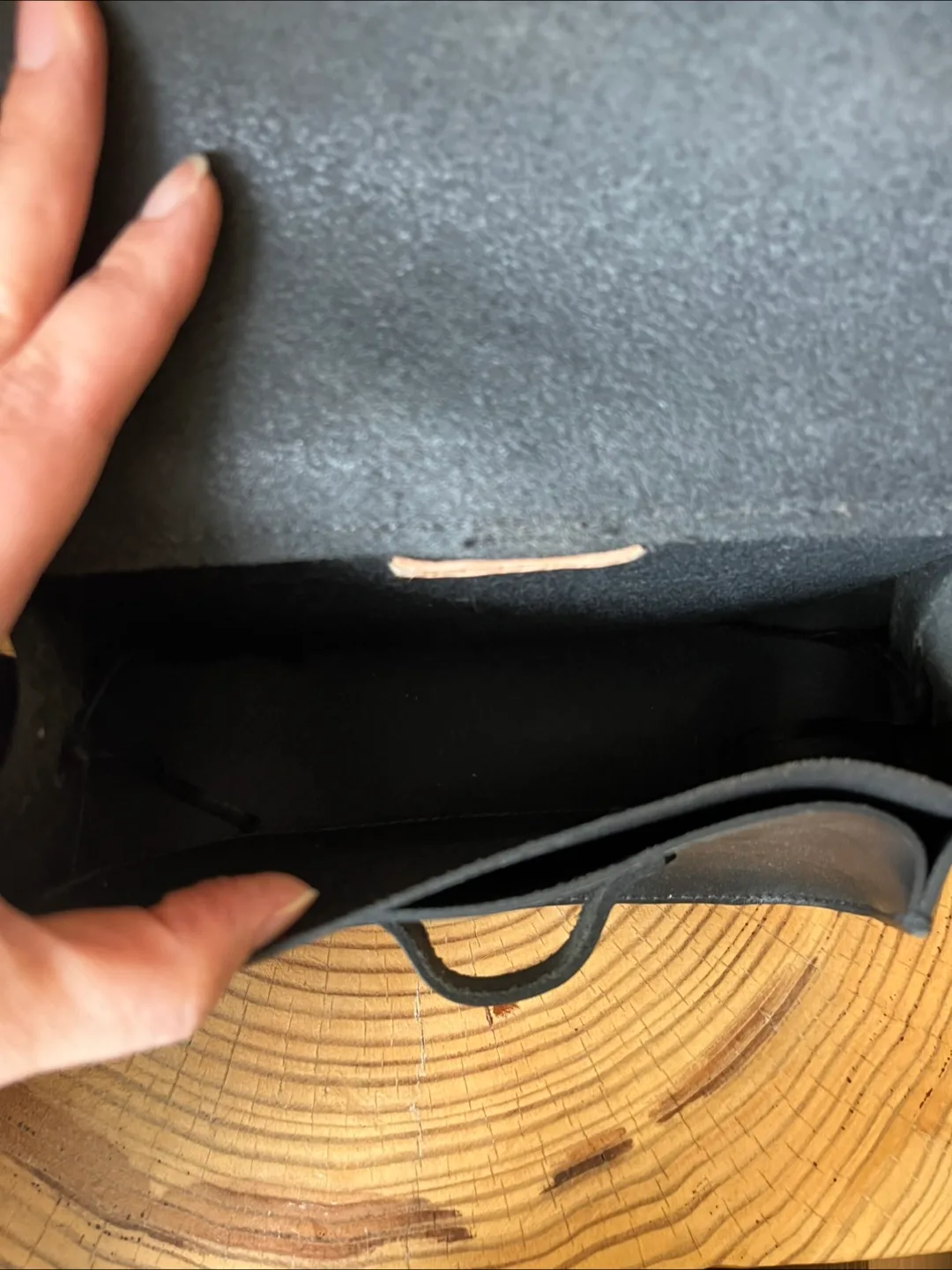 NEW Artisan Cross-Body Leather Bag image indicator(4)