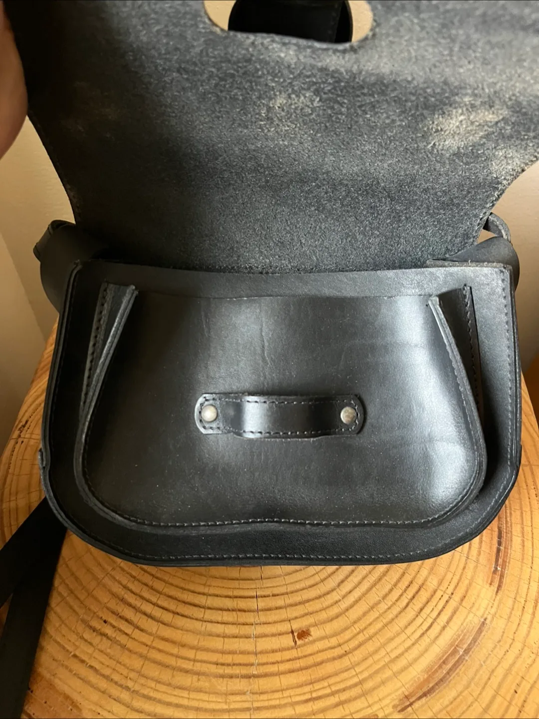NEW Artisan Cross-Body Leather Bag image indicator(3)
