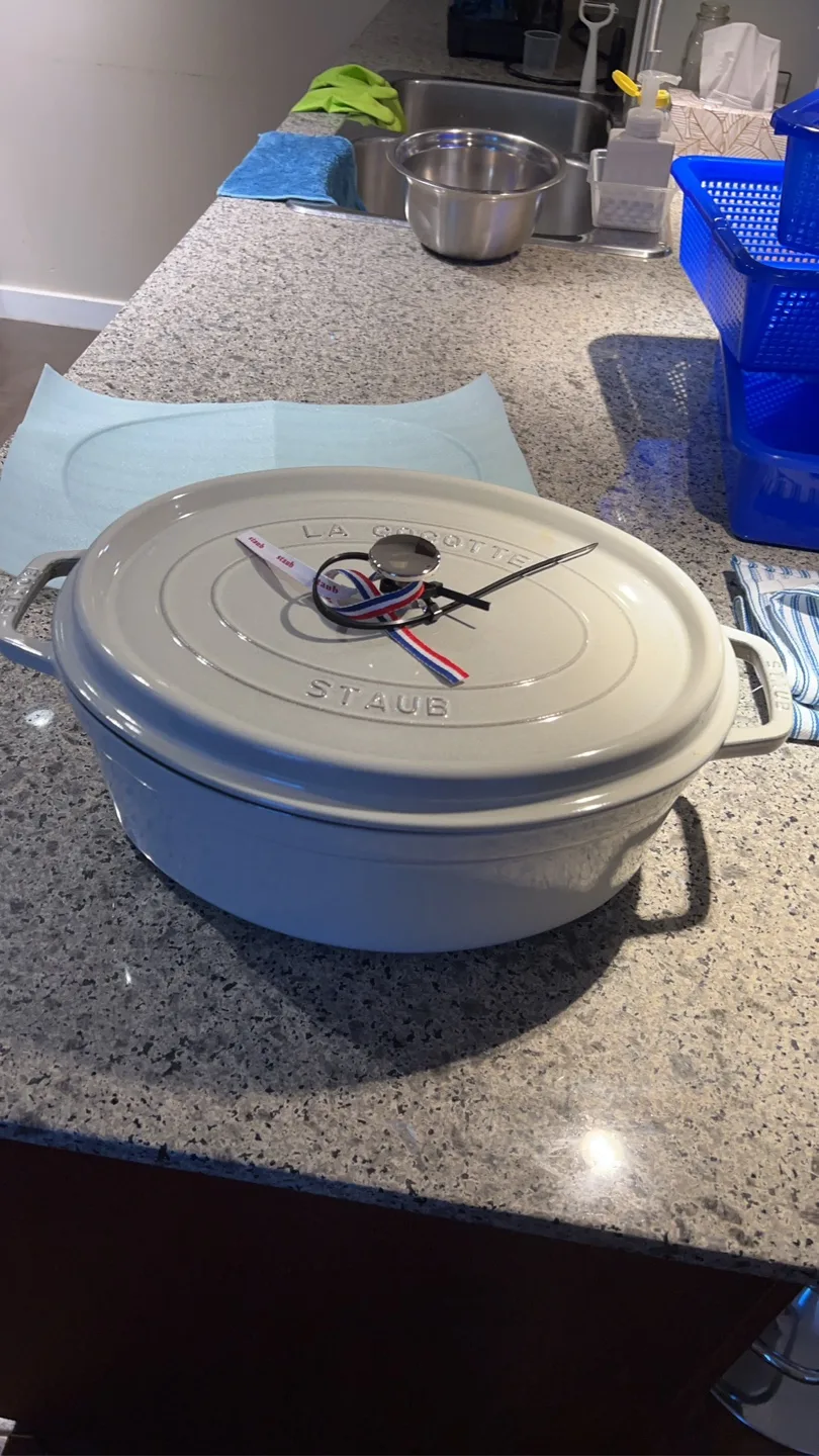 Brand New 8 Litre Cast Iron Oval Cocotte White Truffle thumbnail