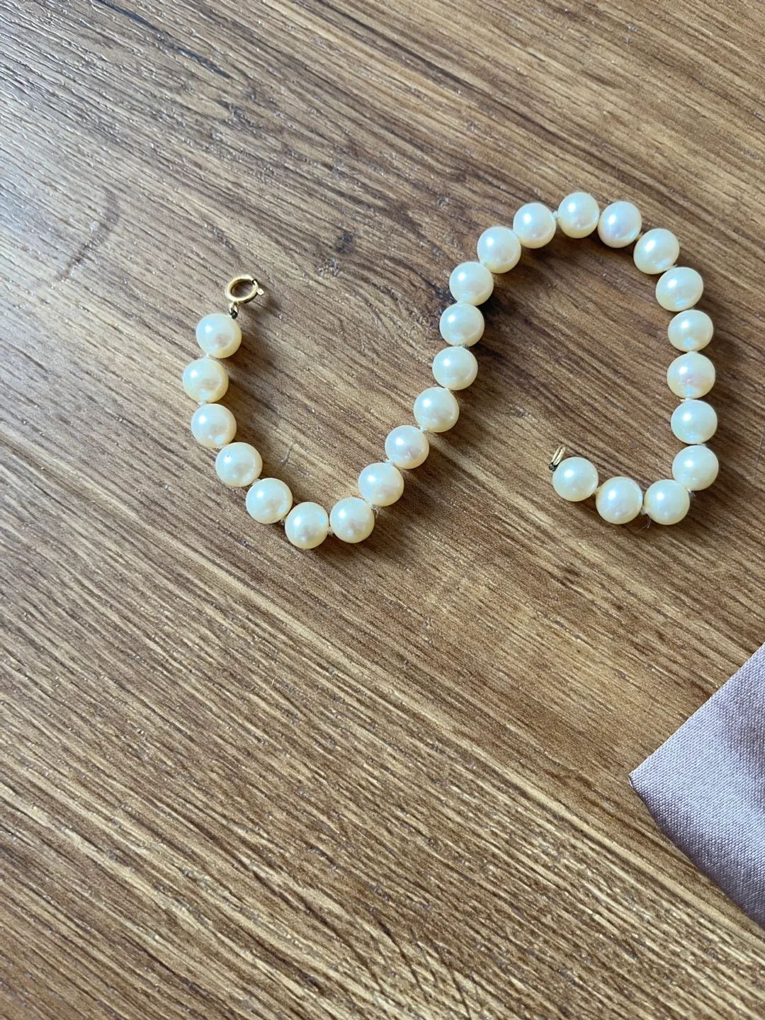 Pearl Bracelet with Pouch | Women’s jewellery image indicator(2)